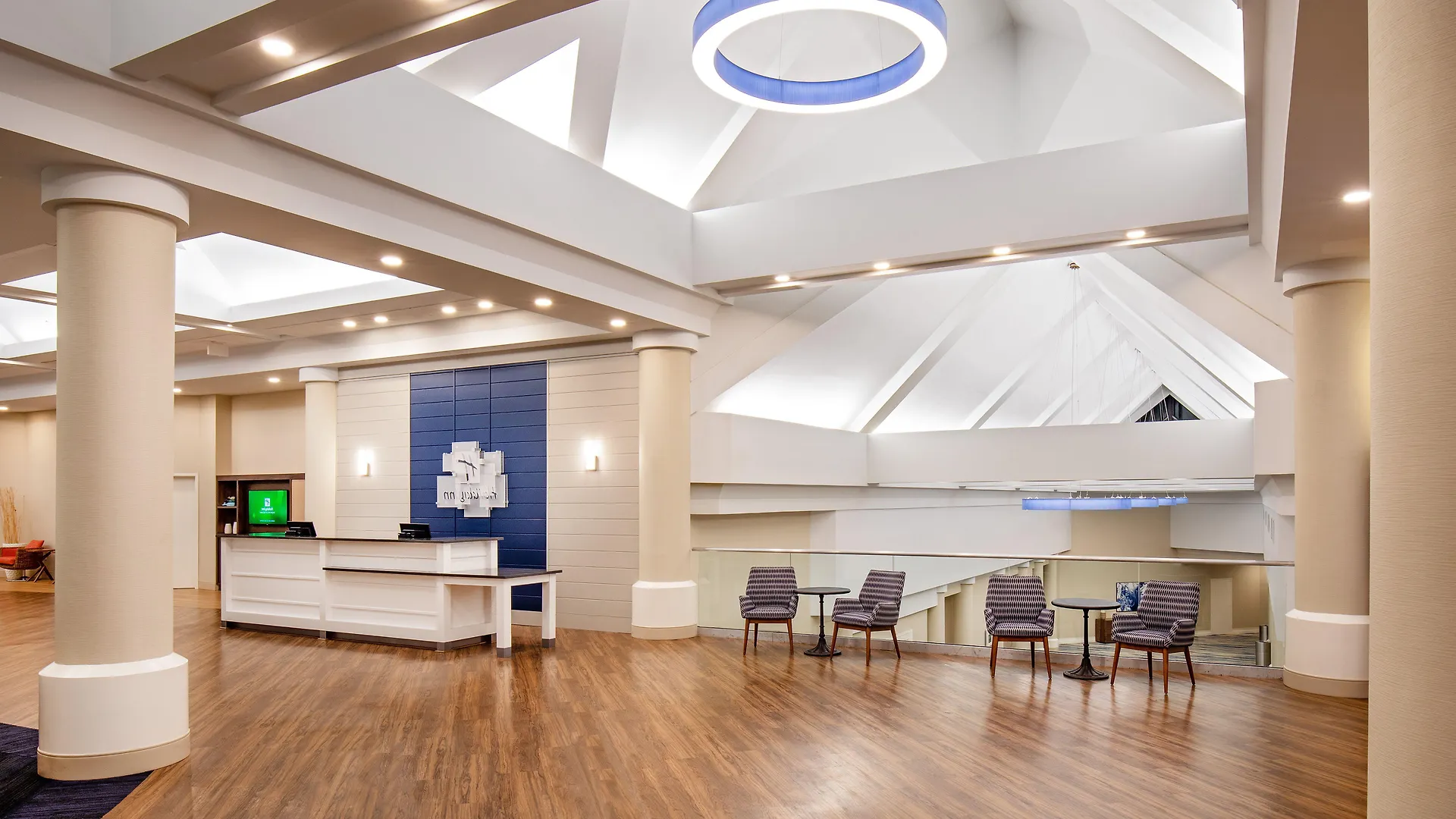 Holiday Inn Newport News - Hampton By Ihg 2*,