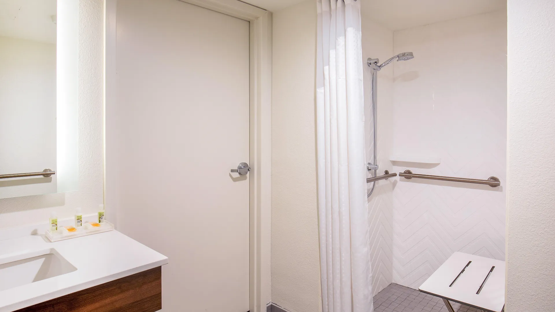 Holiday Inn Newport News - Hampton By Ihg Hotel