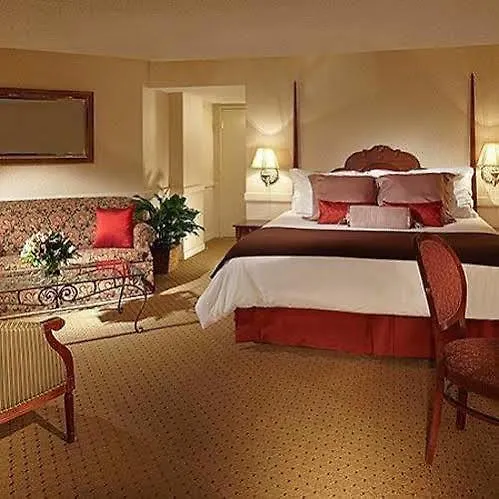 Holiday Inn Newport News - Hampton By Ihg 2*,